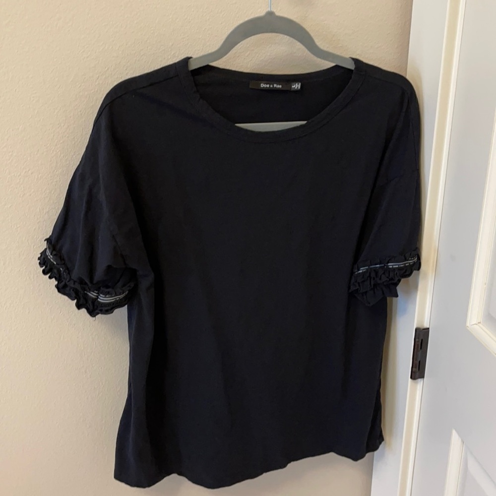 Black ruffle sleeve tee